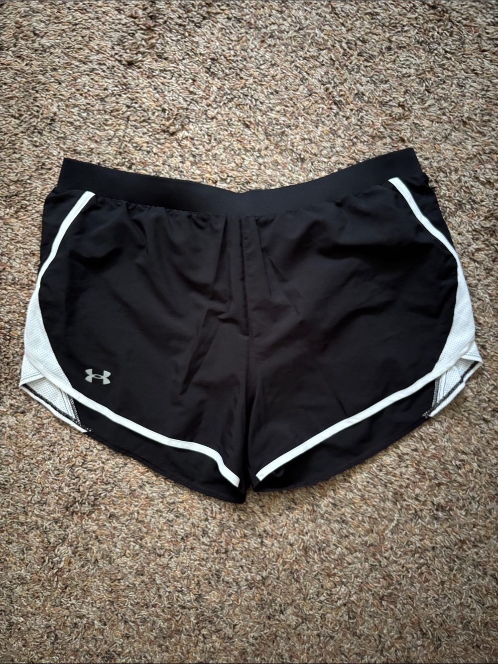 NWT XL Black White Under Armour Fly By 2.0 Running Athletic Shorts